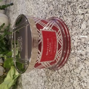 HomeWorx by Harry Slatkin "Mistletoe Magic" Scented 4 Wick Candle.